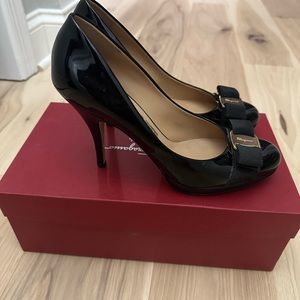 Black patent Ferragamo Tina Vera Bow Pump size 7.5